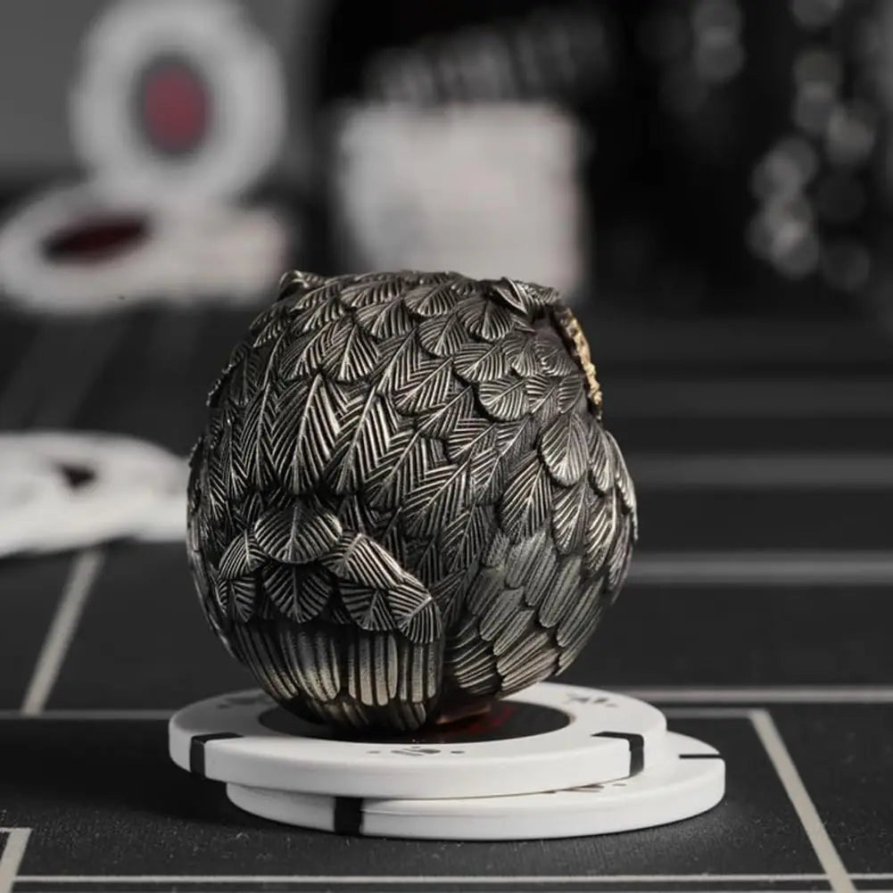 Coruja Decorativa de Resina – Enfeite Artesanal de Mesa com Olhos Coloridos (Azul, Laranja ou Verde)