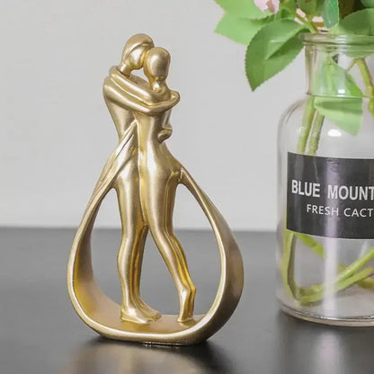 Escultura Decorativa Casal Abraço Dourado