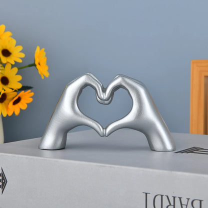 Escultura Decorativa Mãos do Amor – Símbolo de Afeto e Elegância