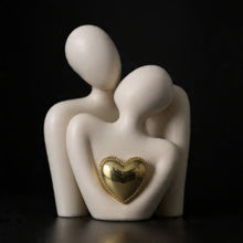 Escultura Amor Infinito com Coração Dourado